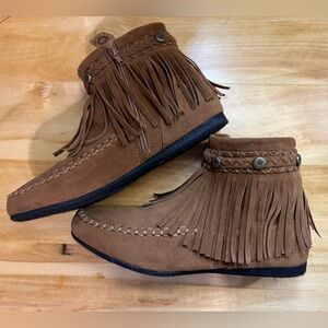 Women’s Fringed Moccasin Brown Boots, size 8.5, 8 1/2🤎
